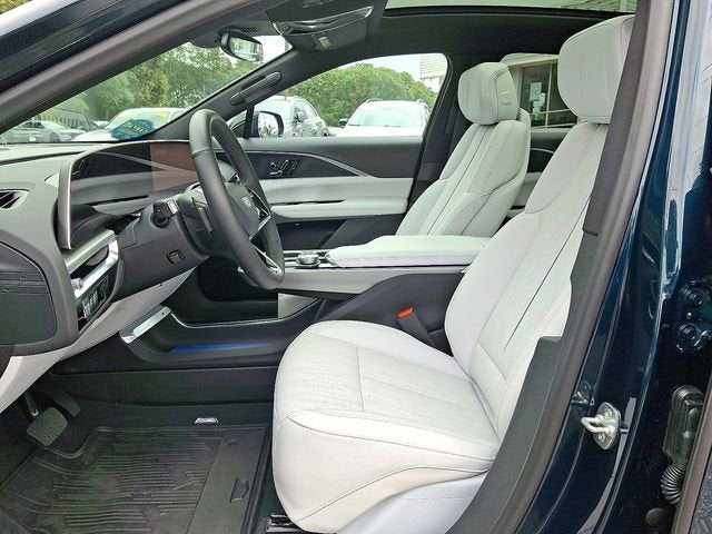 2025 Cadillac LYRIQ Luxury 1