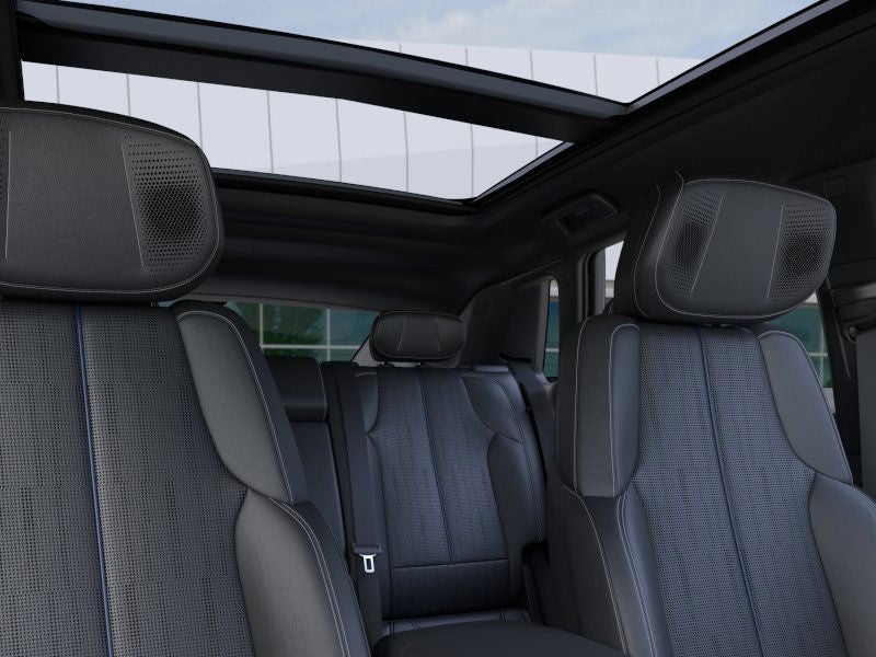 2025 Cadillac LYRIQ Luxury 2